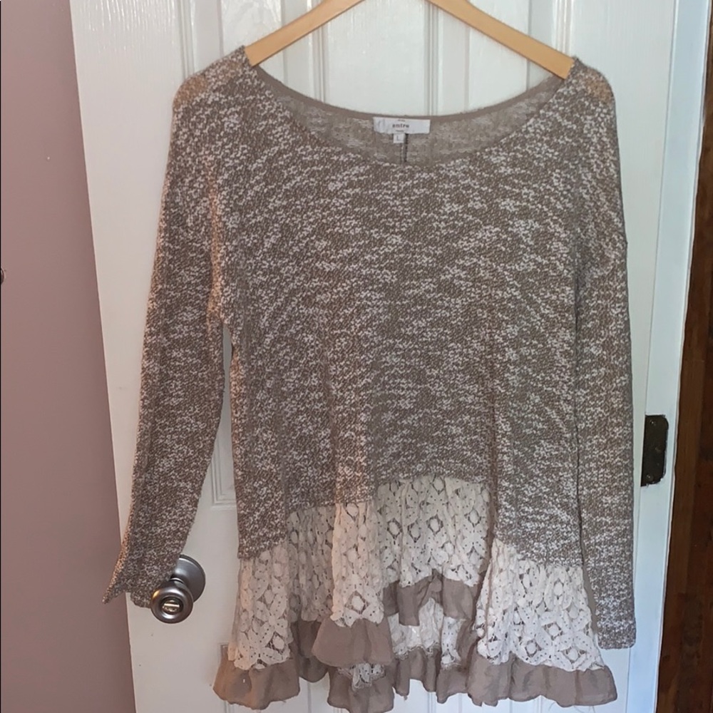 “Entro” Blouse/Sweater with Ruffle Detail